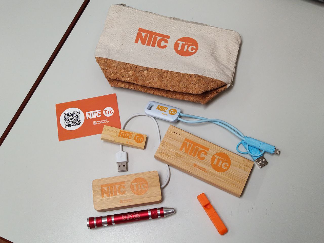 Imatge del 'Necesser TIC'